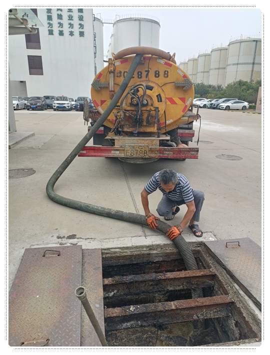 南涧隔油池清掏