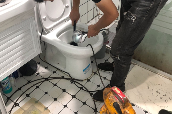 南涧马桶堵塞自己疏通还是找师傅？专业上门服务让你省时更省心